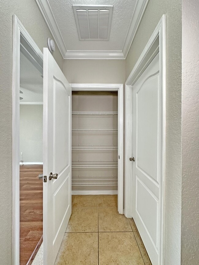 Building Photo - 140 SW Peacock Blvd