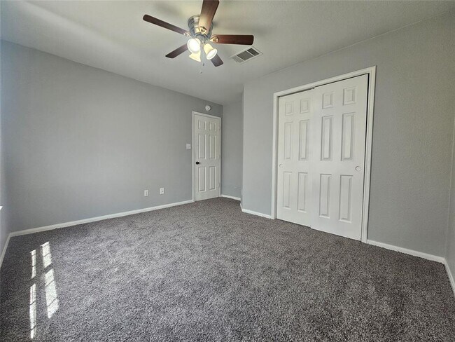 Building Photo - 164 Ashwood N