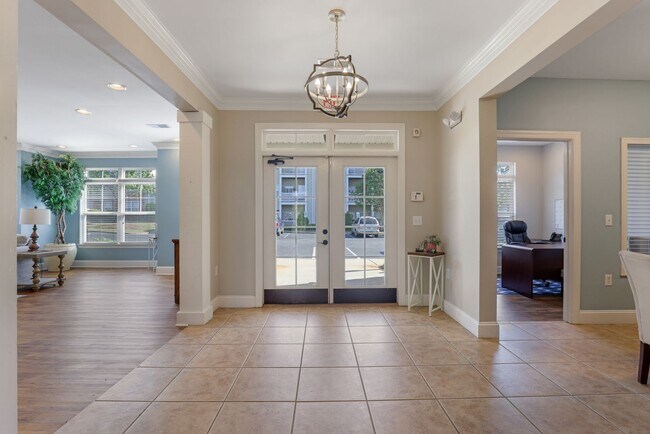 Building Photo - Three bedroom Two bath Bene floor plan with sunroom!