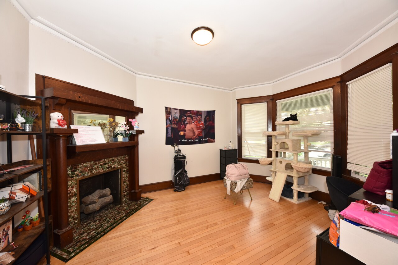 Living View 1 - 2855 N Murray Ave