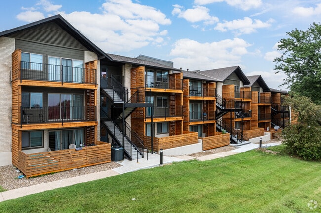 Building Photo - Briar Hill