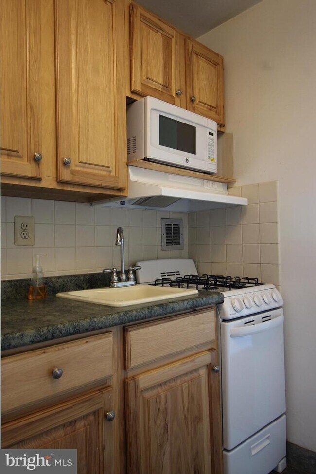 Building Photo - River Place #623-S