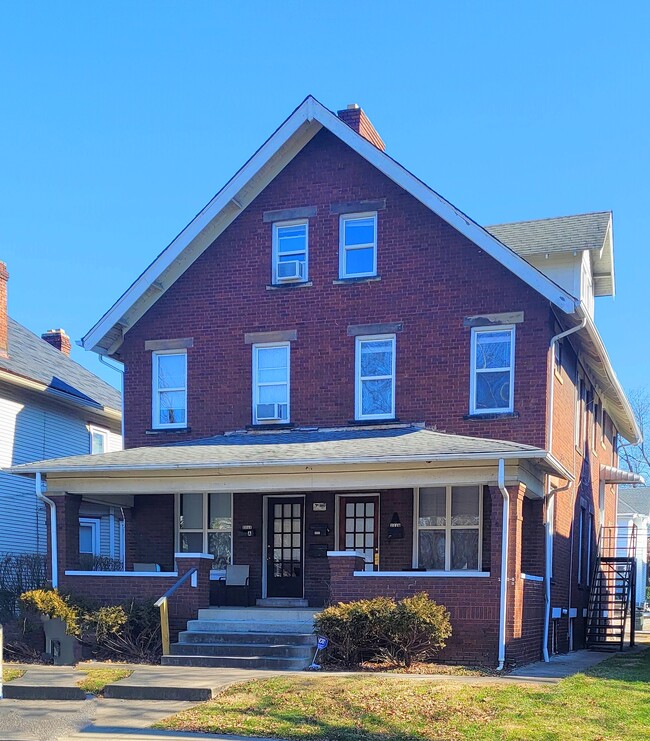 4 unit Building - 2212 Indianola Ave