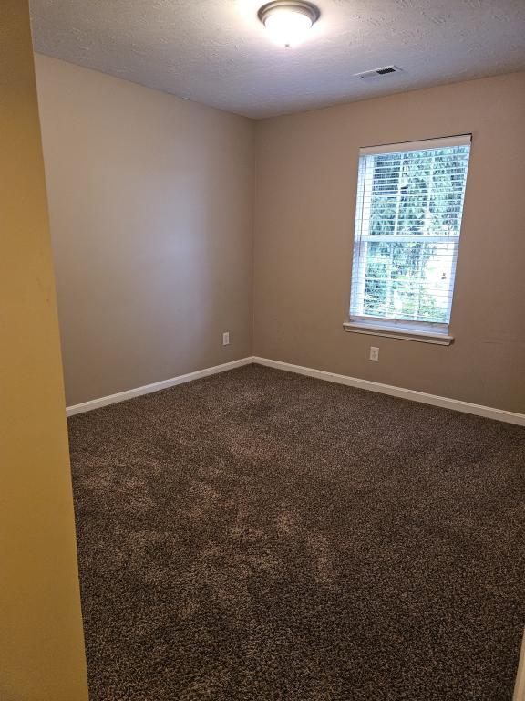 Building Photo - 305 Dalton Ct