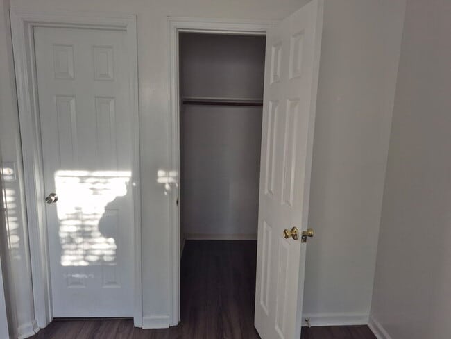 Building Photo - 1004 Brookhollow Dr