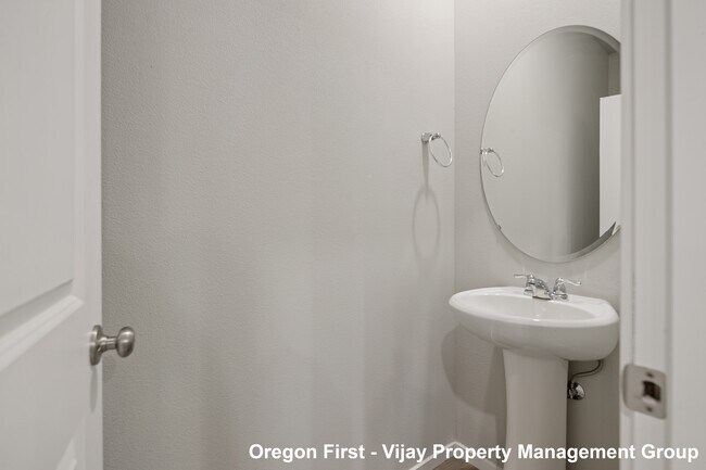 Building Photo - 15548 NW Linder St