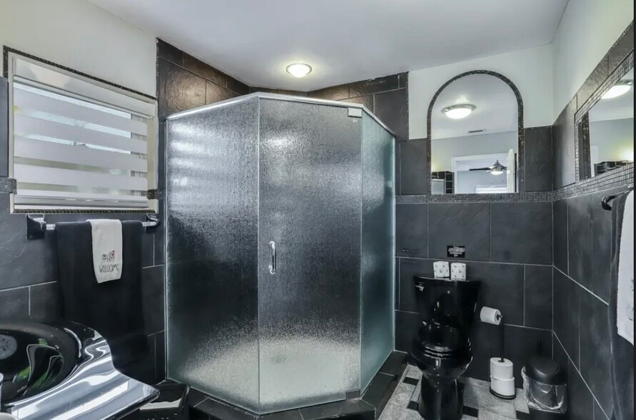 Building Photo - 1518 SE 32nd St