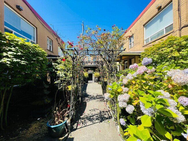 Building Photo - 120 14th Ave
