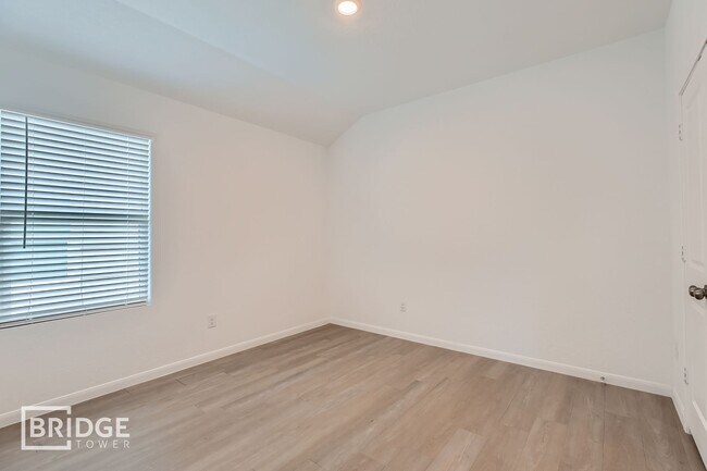 Building Photo - 2708 Coral Vly