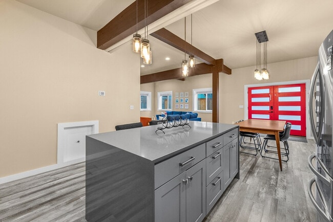 Building Photo - 917A 17th Ave