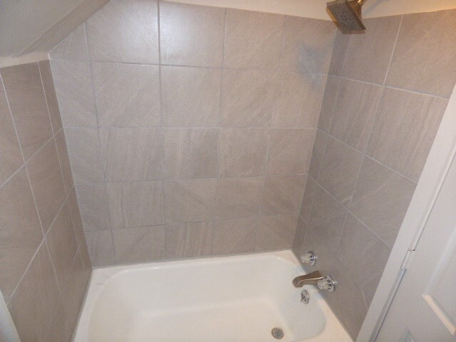 Bathroom - 1037 Bluff St