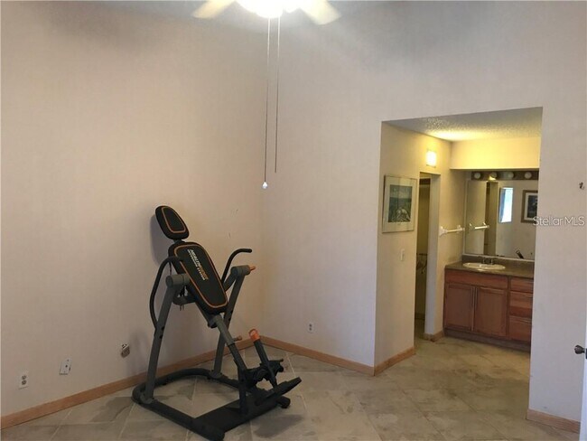 Building Photo - 4559 Lakeway Dr