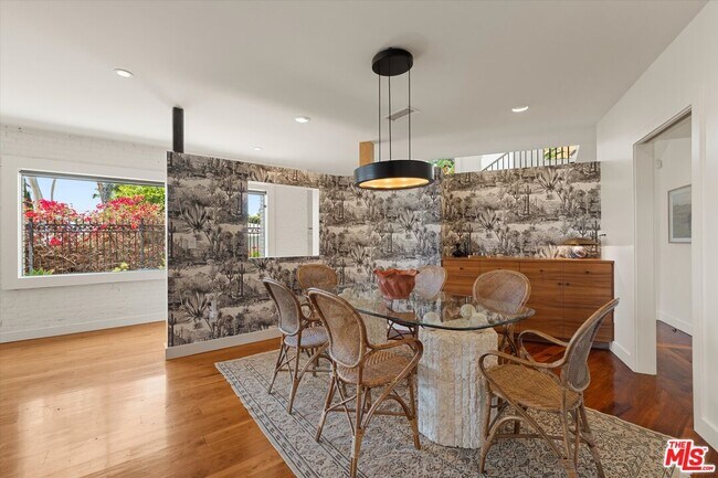 Building Photo - 2700 Glendower Ave
