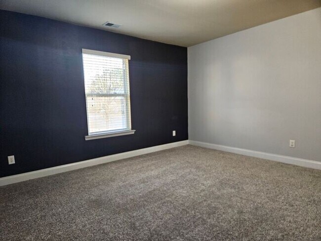 Building Photo - Beautiful Wellesley Home with a Corner Lot