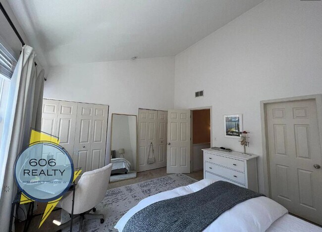 Building Photo - Beautiful, Single Family Townhome, Great L...