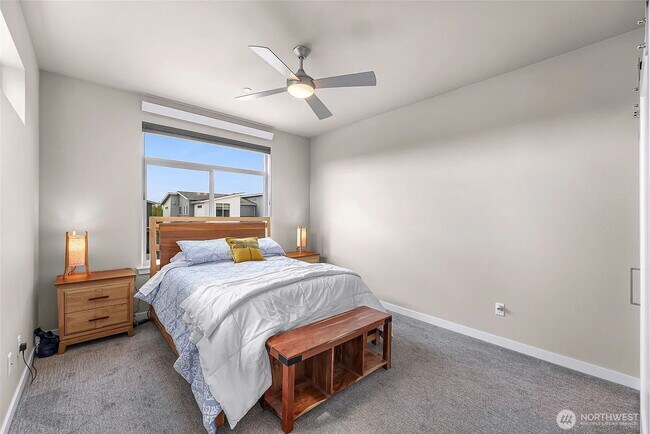 Building Photo - Modern 3-bedroom with Fully Fenced Yard in...