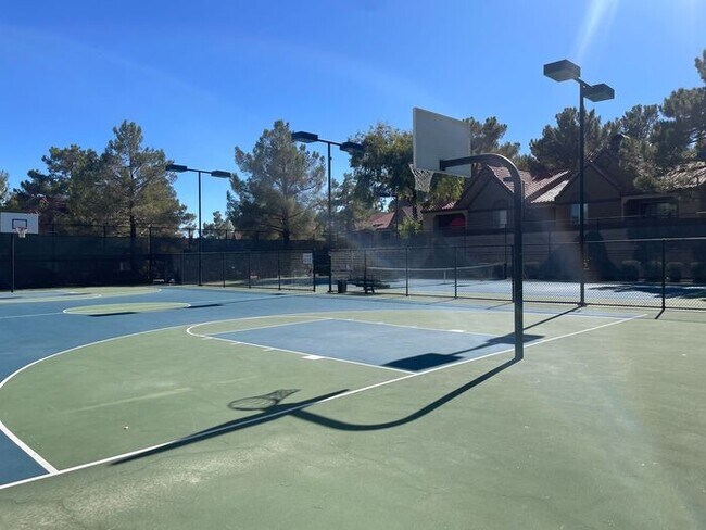 Building Photo - To schedule a viewing, call Wally Fellman ...