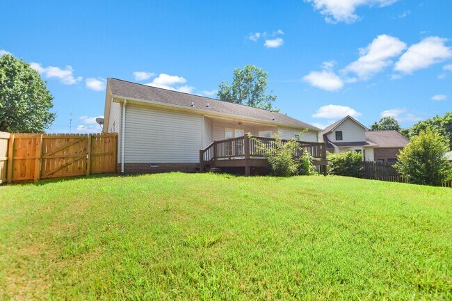 Building Photo - Three Bedroom in Sango!