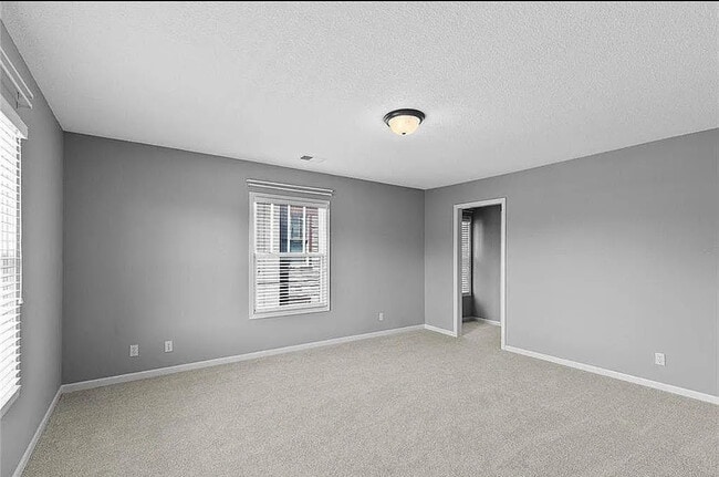 Building Photo - 7925 N Ln Ave