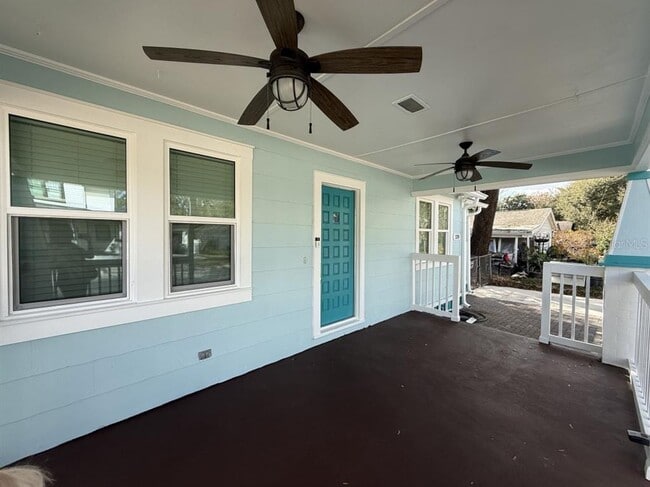 Building Photo - 320 W Lambright St