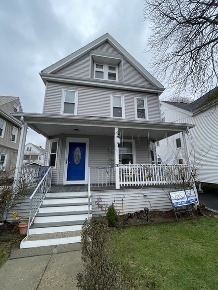 Building Photo - 63 Fairbanks St
