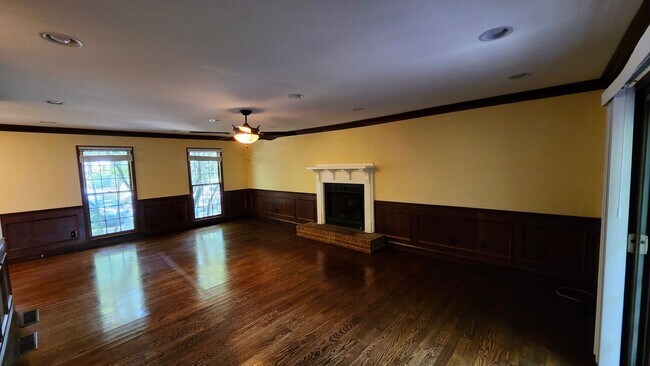 Building Photo - 310 Milesford Ct