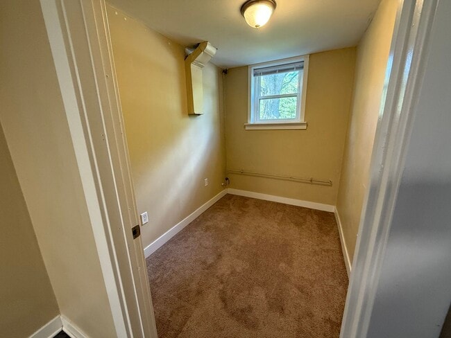 Building Photo - Bi-Level House for Rent in Ellettsville, IN
