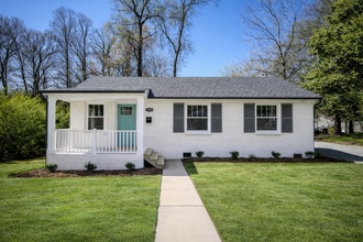 Building Photo - Beautiful 3 Bedroom Brick Home Near Uptown Charlotte