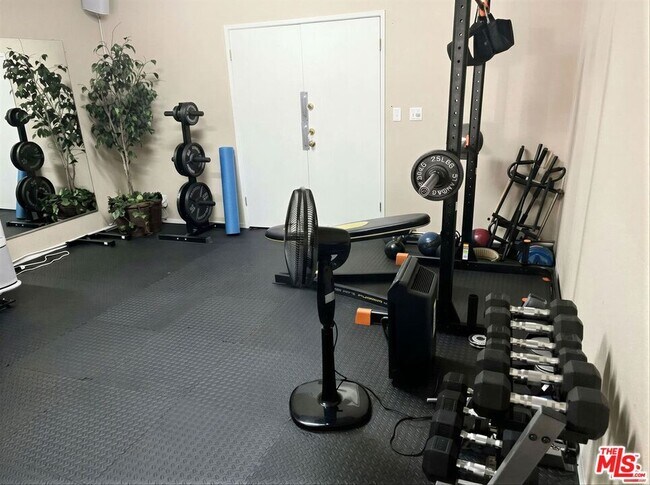 Building Photo - 5139 Balboa Blvd