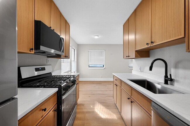 Building Photo - 5928 Signal Point