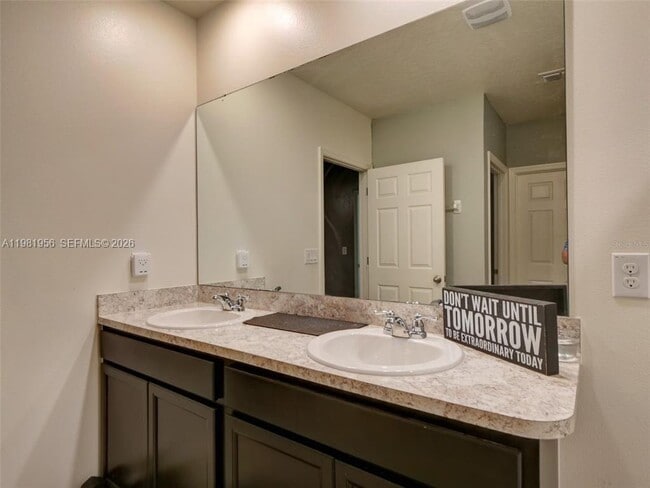 Building Photo - 808 Old Country Rd S E