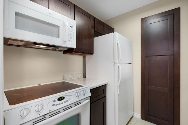 Building Photo - 3500 Tangle Brush Dr