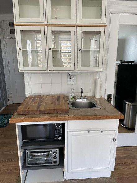 Kitchenette - 1324 Locust St