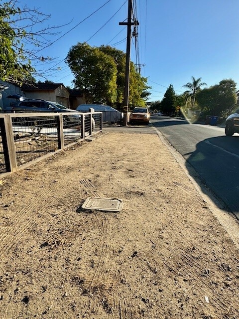 Building Photo - 1428 San Carlos Ave