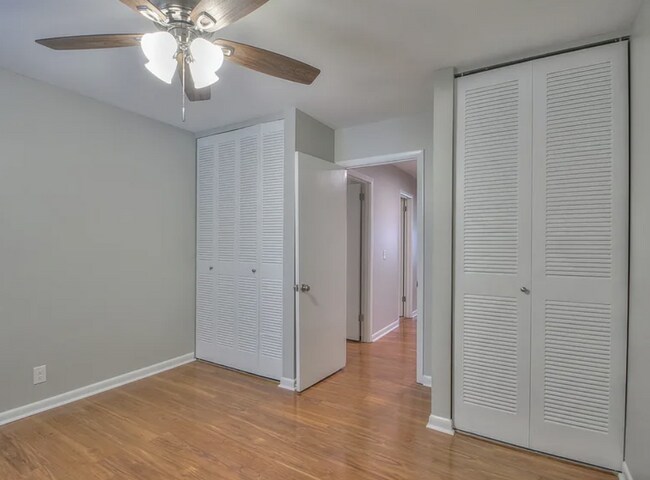 Building Photo - Newly Renovated 3-Bedroom in Hickory Valley Condos, Community Pool and Pet Friendly!