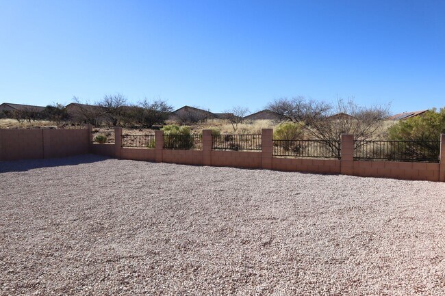 Building Photo - Great Home Great price!