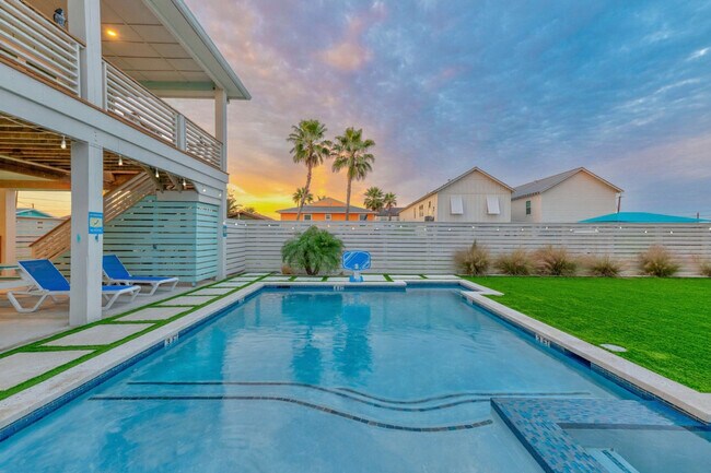 Building Photo - 119 6th St