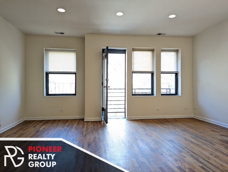 Building Photo - 914 W Dakin St