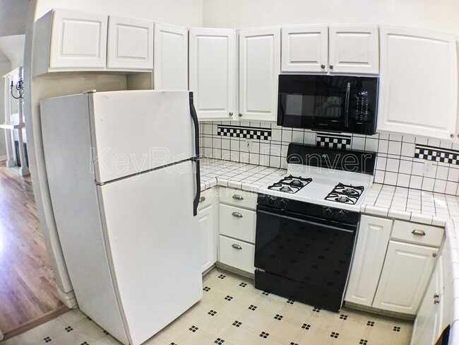 Building Photo - 1032 E 24th Ave