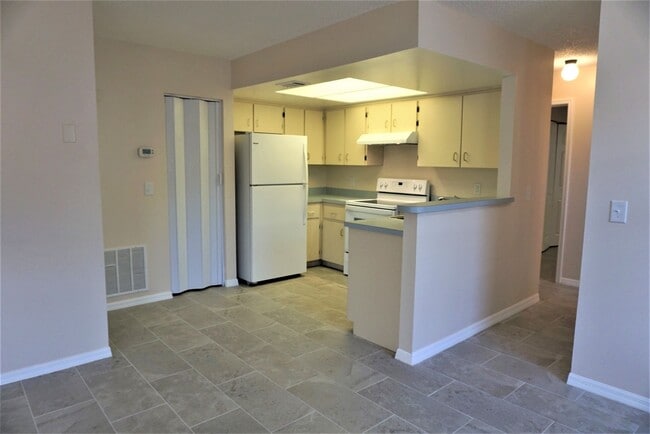 Building Photo - Clermont 2/2 Duplex with Lakeview