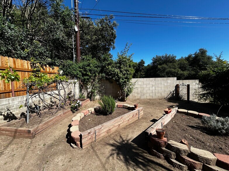 Building Photo - 254 N Canyon Blvd