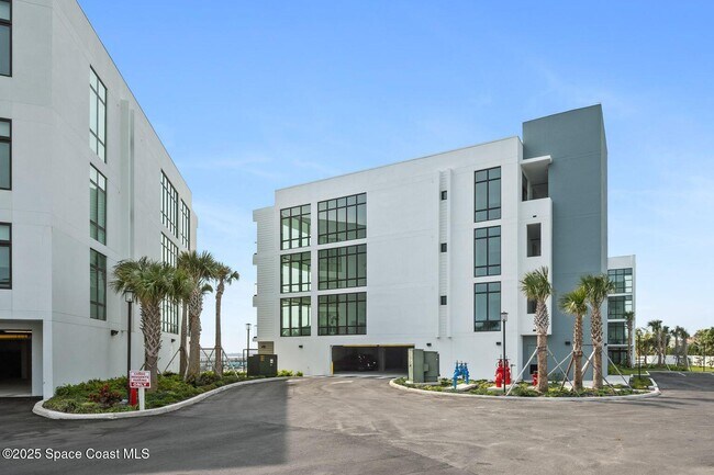 Building Photo - 225 Strand Dr