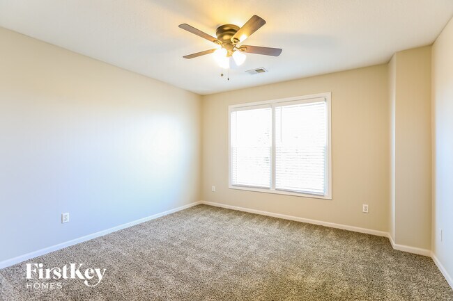Building Photo - 819 Trailway Dr
