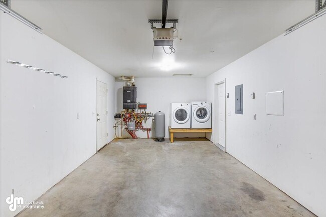 Building Photo - 3851 E Brenda Ave