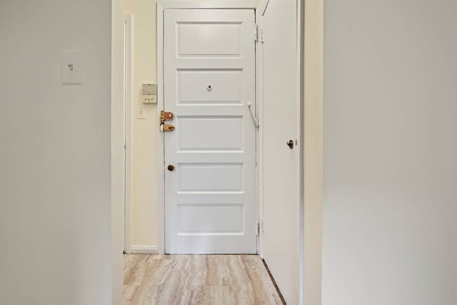 Building Photo - 219 Clinton Ave