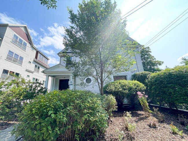 Building Photo - 705 E Seneca St