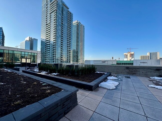 Building Photo - 660 W Wayman St