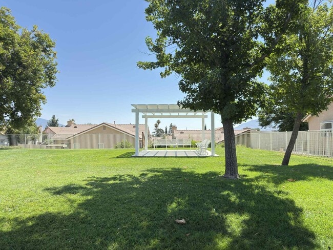 Building Photo - 2890 Summer Set Cir