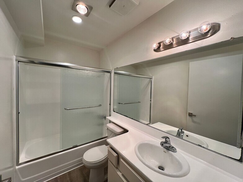 Building Photo - 3715 S Canfield Ave