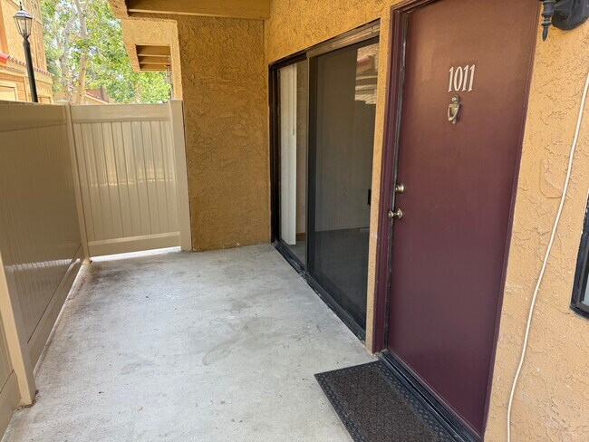 Building Photo - 18752 Mandan St